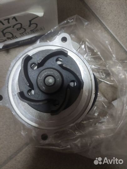 Насос водяной Audi 80/90/100/A6 2.2-2.3 90-97