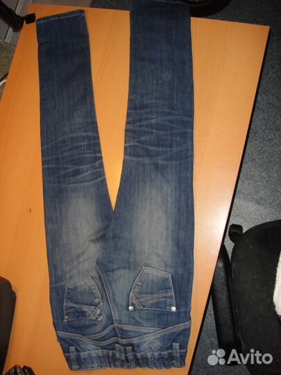 Блузка-толстовка, фирменные джинсы