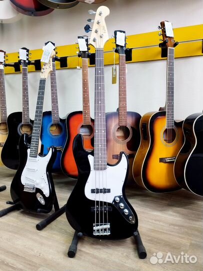 Бас-гитара новая