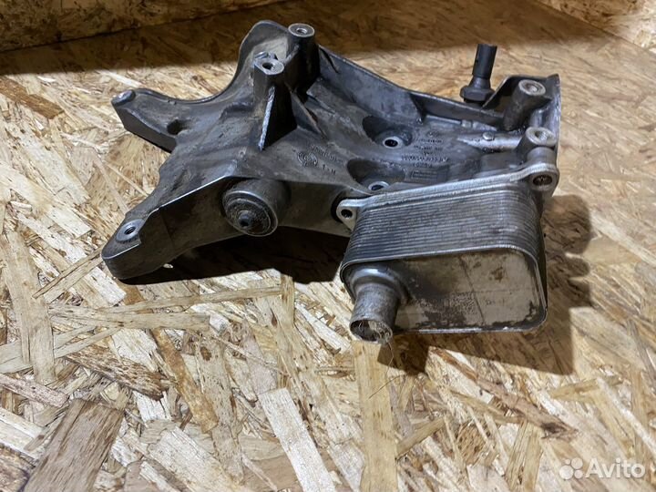 Кронштейн генератора VW Passat B6 05-11