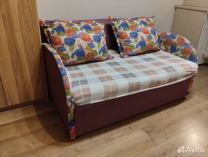 Диван прямой раскладной бу