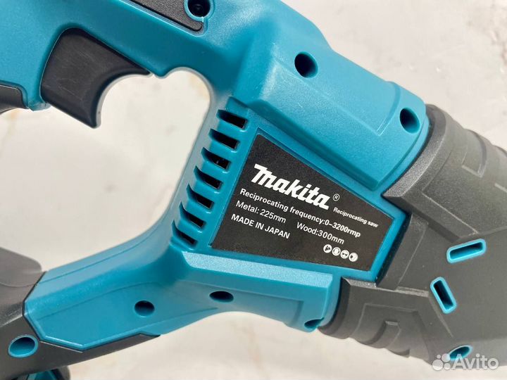 Сабельная пила АКБ Makita 225мм