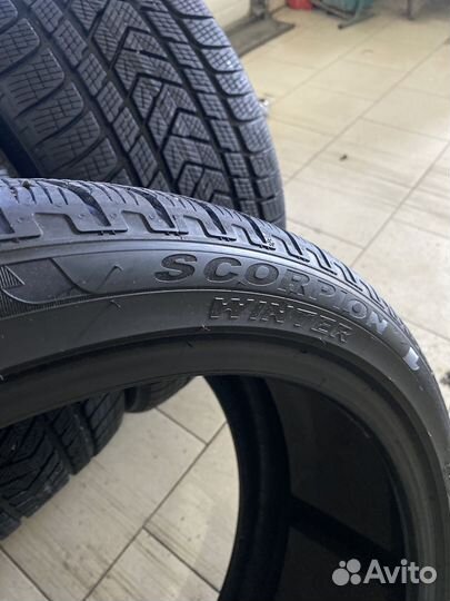 Pirelli Scorpion Winter 265/35 R22 и 285/35 R22 106V