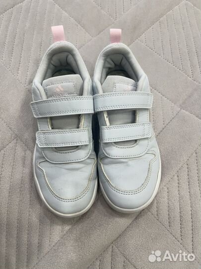 Кроссовки adidas 32