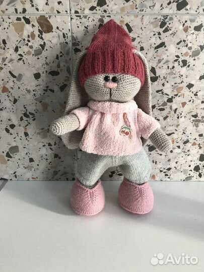 Игрушка заяц вязаный