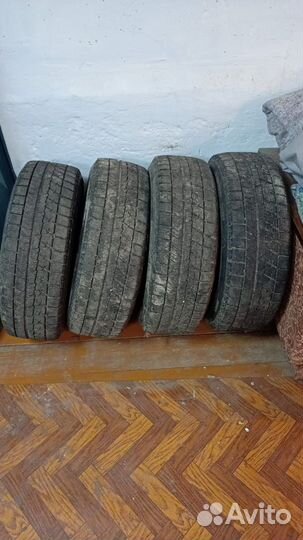 Bridgestone Blizzak VRX 215/65 R16 98S