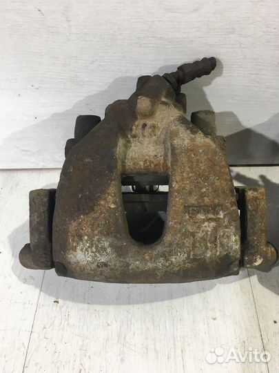 Суппорт передний mazda 3 BK 2.0 мт седан