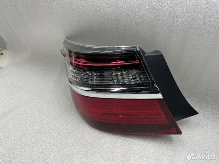 Фонарь наружный задний левый Toyota Camry V55