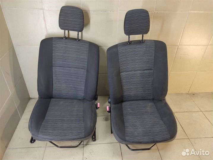 Сиденья передние Renault Sandero 1 (BS11) 2011