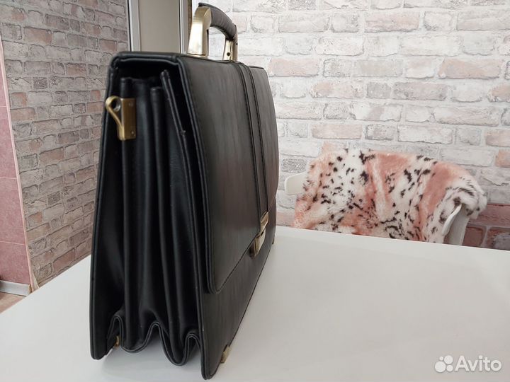 Кожаный портфель