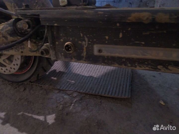 Продам электросамокат куго макс спид