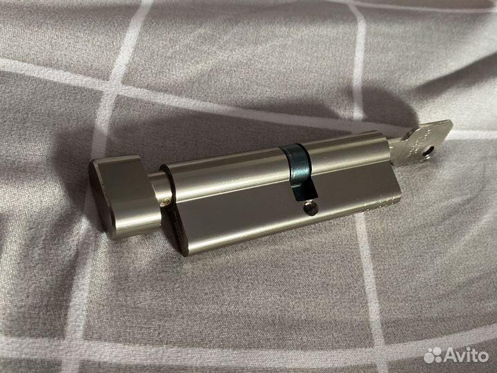 Замок дверной