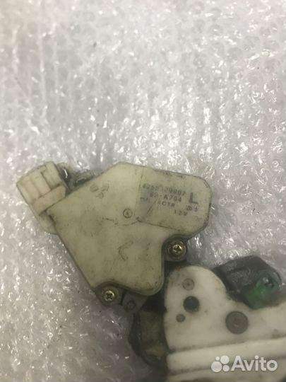 Замок двери задний левый Nissan Maxima A32 VQ20DE