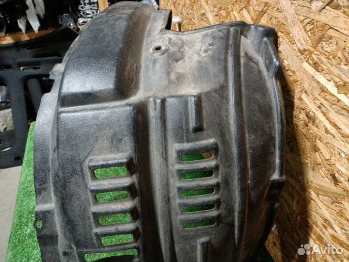 Защита арок (подкрылок) передняя правая Toyota