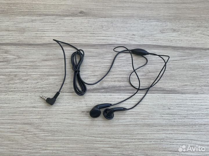 Новые наушники гарнитура для телефона и плеера
