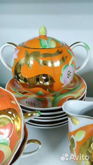 Сияющий антикварный чайный сервиз Золотой олень