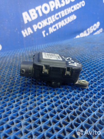 Моторчик заслонок отопителя Audi A6C5 седан 2000