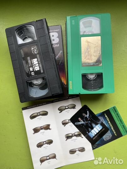 Люди в Черном и Годзилла VHS