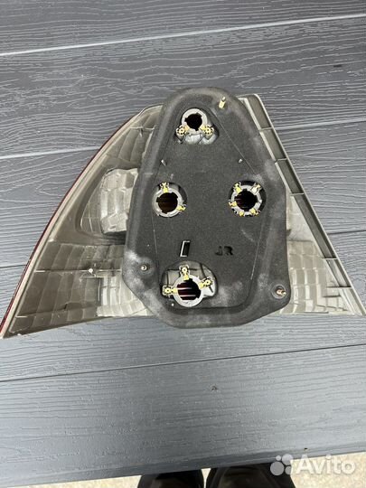 Задний правый фонарь corolla 120 (2000-2002)