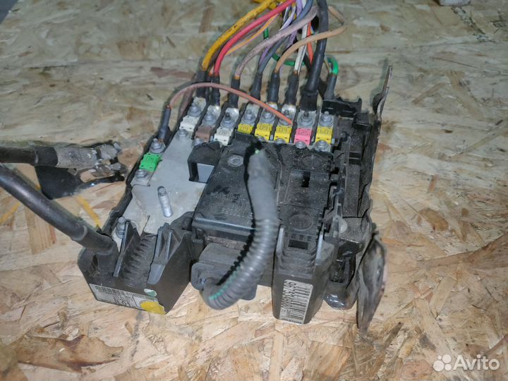 Блок предохранителей Citroen Peugeot JL01