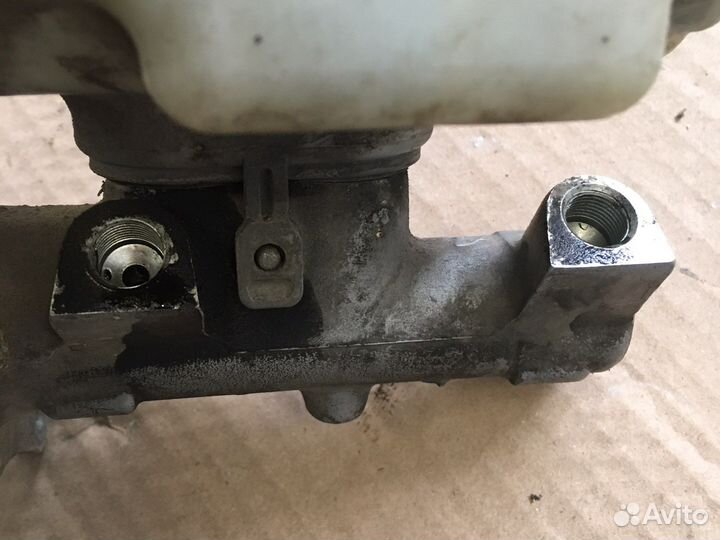 Главный тормозной цилиндр Skoda Octavia A5(3329)