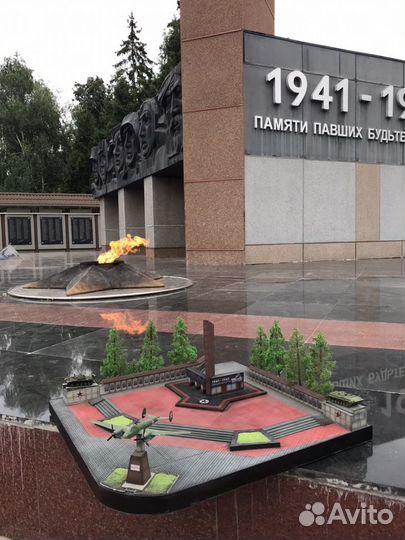 Журнальный столик с диорамой Вечного огня