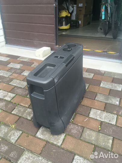 Столик для Мерседес viano 2007 год