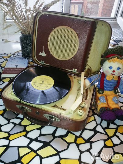 Проигрыватель пластинок виниловых