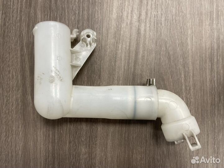 Горловина бочка омывателя Форд Мондео с крышкой