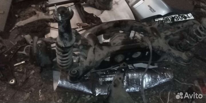 Подрамник целиком в сборе