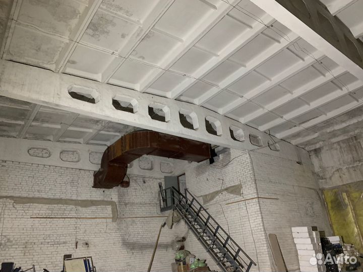 1758.6 м²