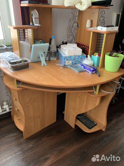 Компьютерный стол даром