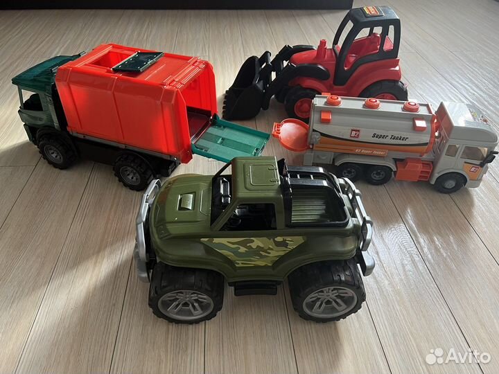 Машины(трактор)пластмассовые пакетом