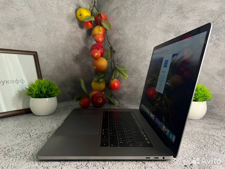 Macbook Pro 15 2019 i7/16/256/touch bar/4gb video