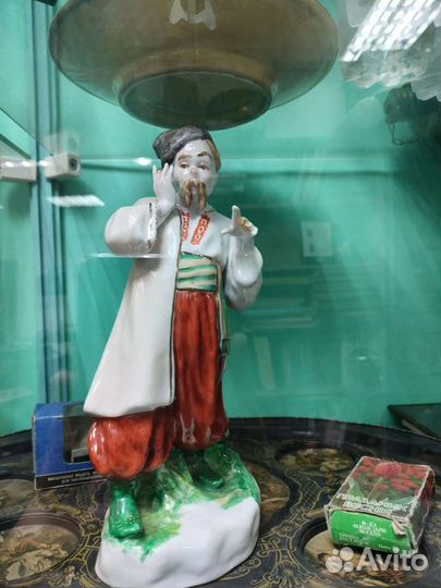 Статуэтки фарфоровые