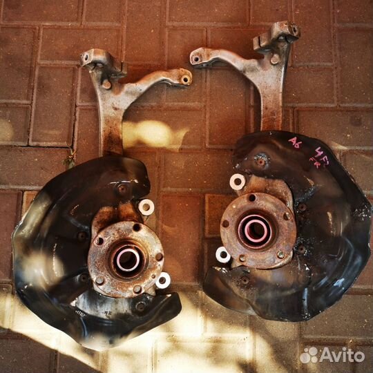 Кулак поворотный правый Audi A6 C6