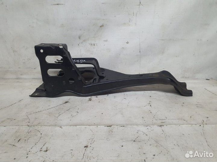 Кронштейн замка капота Mazda 626 седан 1997