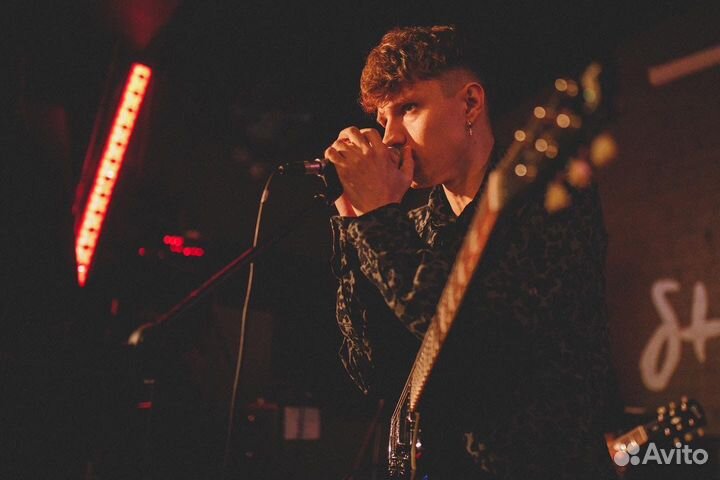 Репетитор по игре на гитаре