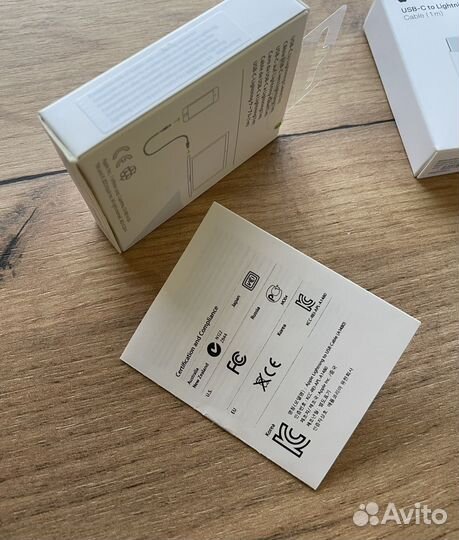 Зарядка на iPhone новые - шнур / кабель