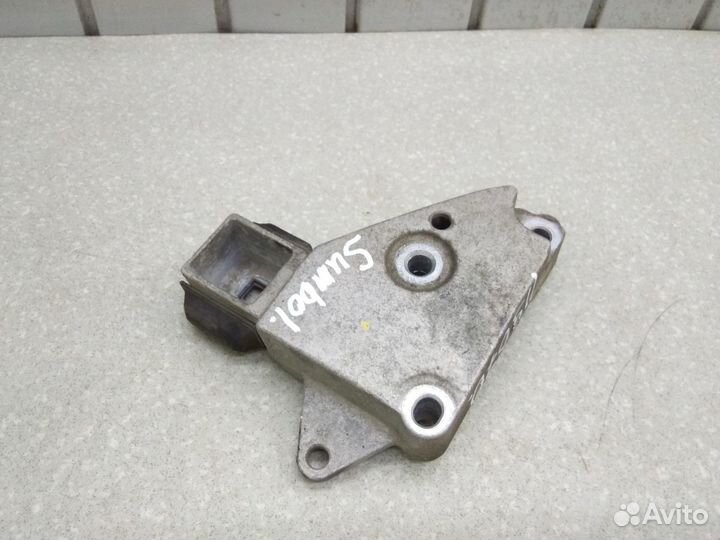 Кронштейн двигателя правый Renault Clio II Symbol