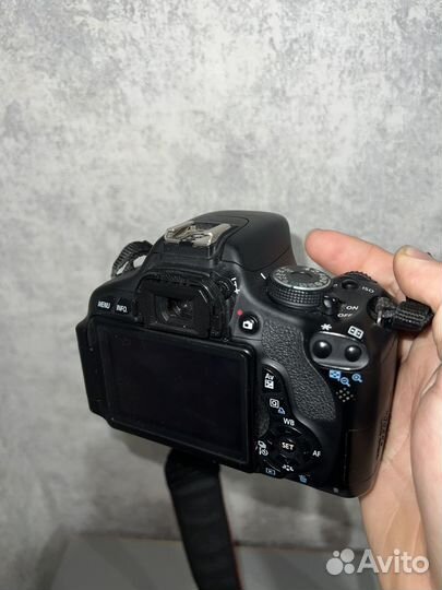 Зеркальный фотоаппарат Canon EOS 600D