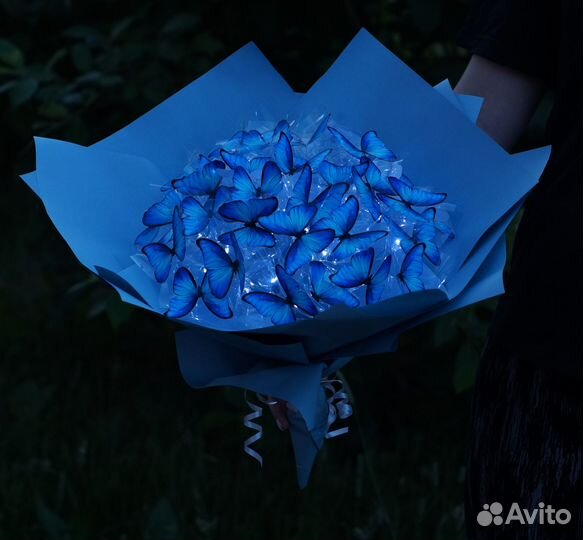 Светящиеся букеты из бабочек на заказ