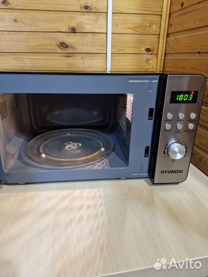 Микроволновка hyundai HYM-D2071 20л