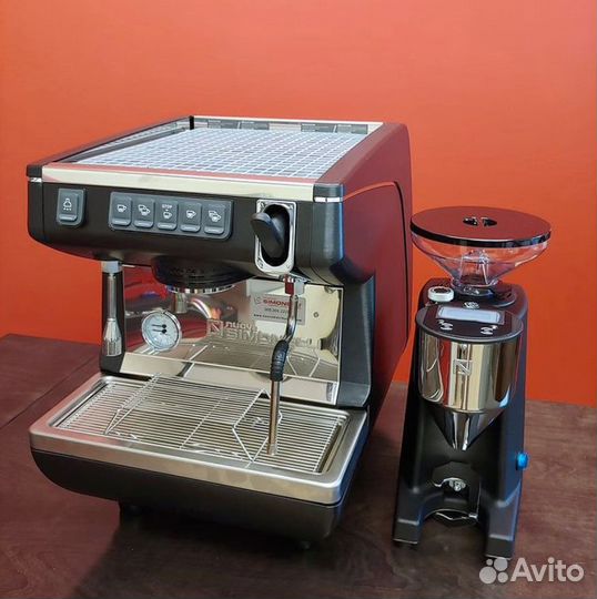 Кофемашина Nuova Simonelli черная (1 GRV)