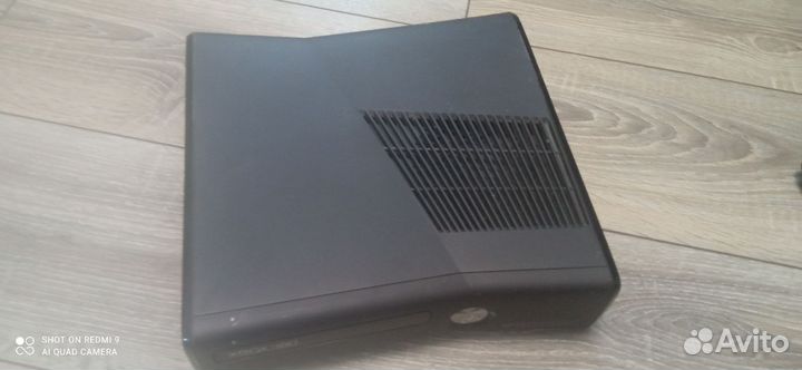 Xbox 360 с 2 геймпадами и играми