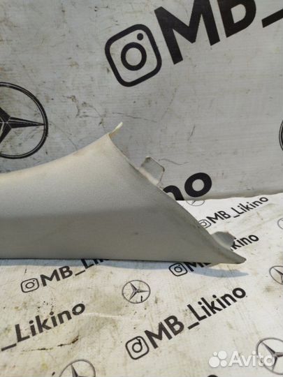 Обшивка передней стойки правая Mercedes Gl X164
