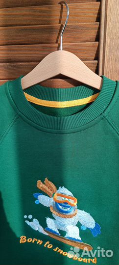 Свитшот с вышивкой