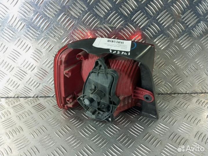 Б/У Б/У Фонарь задний правый Из Японии. 1T0945096R