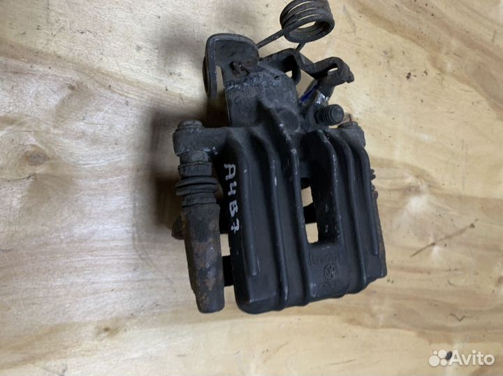 Суппорт задний правый левый Ауди А4 Б7