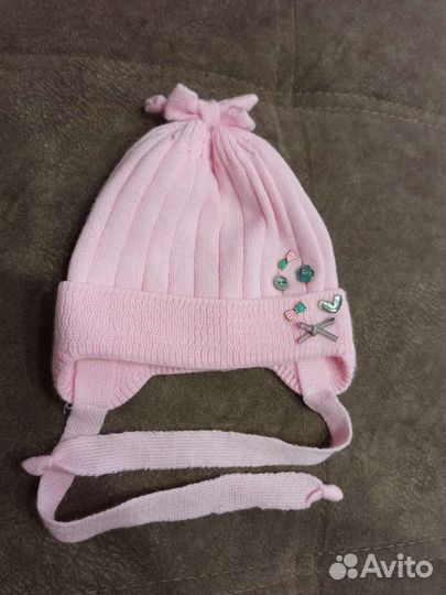 Демисезонные шапки для девочки